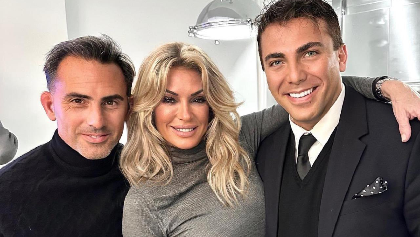 Cristian Castro comparte  fotografía y desata las críticas; 'un filtro más y purifica el agua'