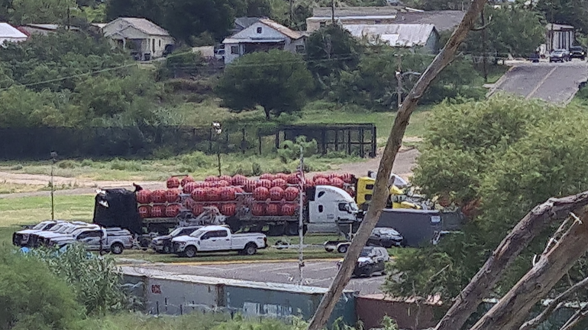 Las unidades se trasladaron directamente a los terrenos del Shelby Park. (Foto: RENÉ ARELLANO / EL SIGLO COAHUILA)