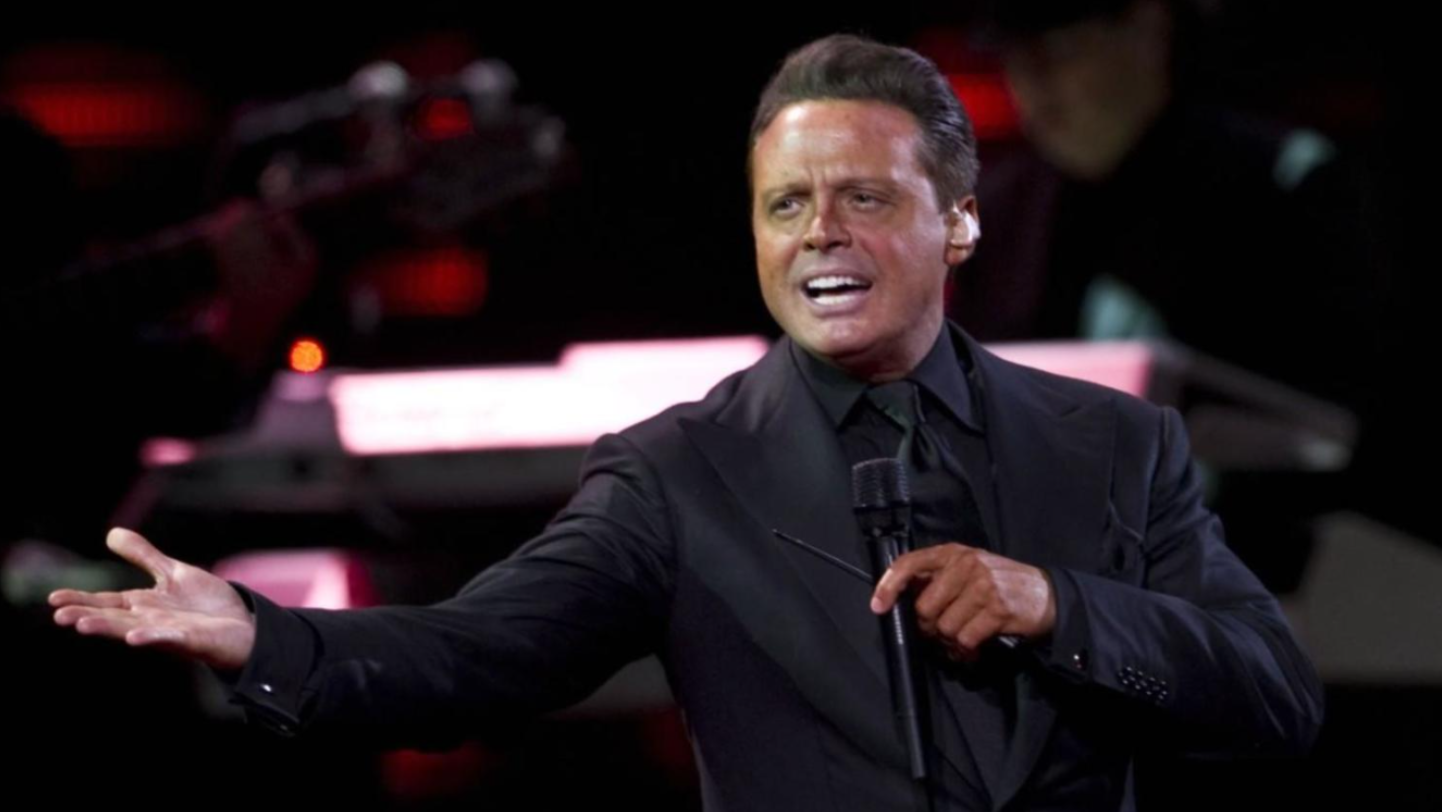 Luis Miguel es captado saliendo de clínica capilar del ex de Paloma Cuevas