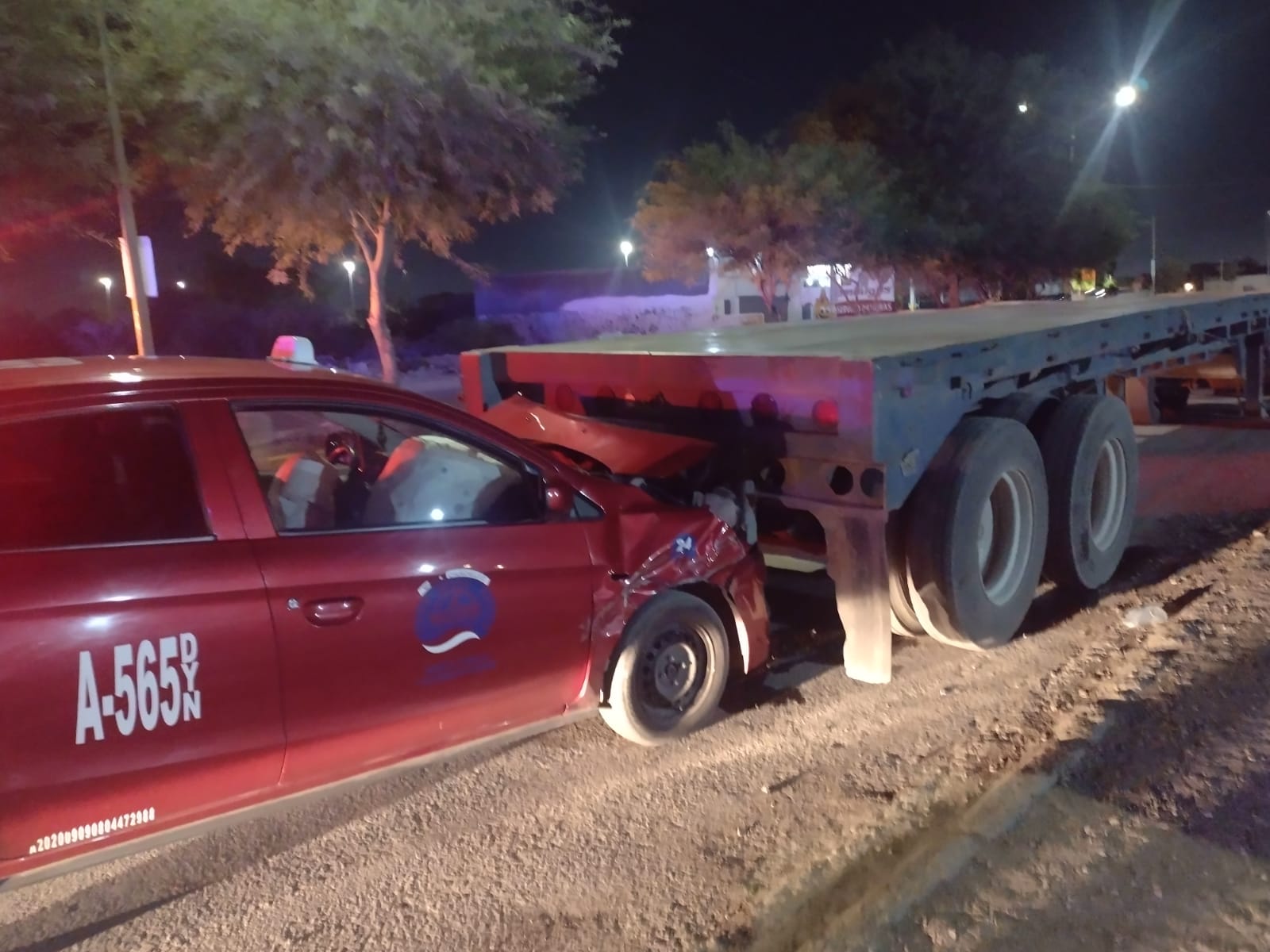 Conductor Abandona Taxi Tras Chocar Con Un Tráiler Estacionado En Gómez Palacio El Siglo De 5589