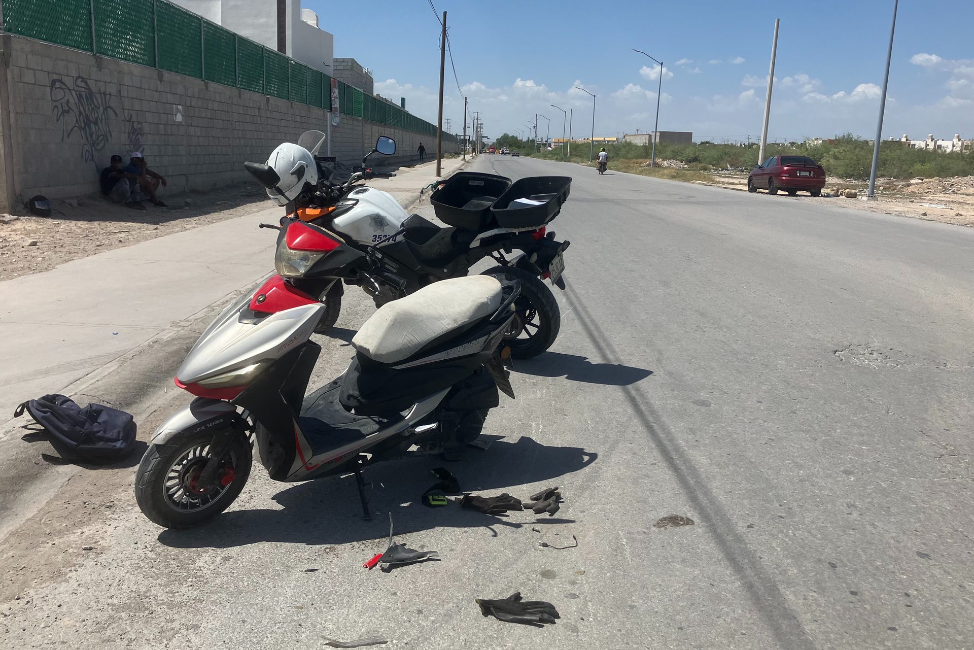 Motociclista menor de edad choca contra camioneta que le cortó la circulación en Torreón