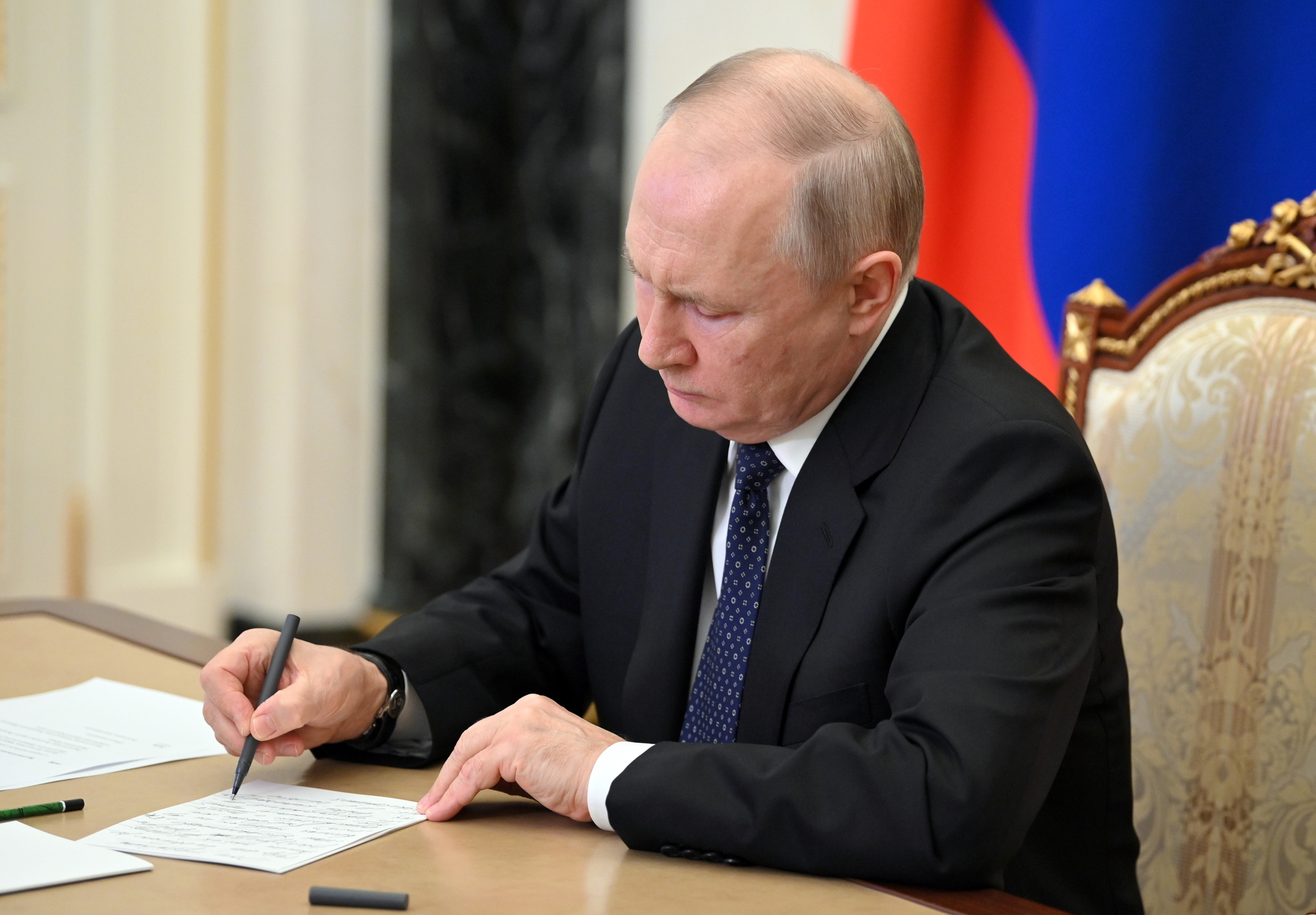 Vladimir Putin Firma La Ley Que Prohíbe El Cambio De Sexo En Rusia | El ...