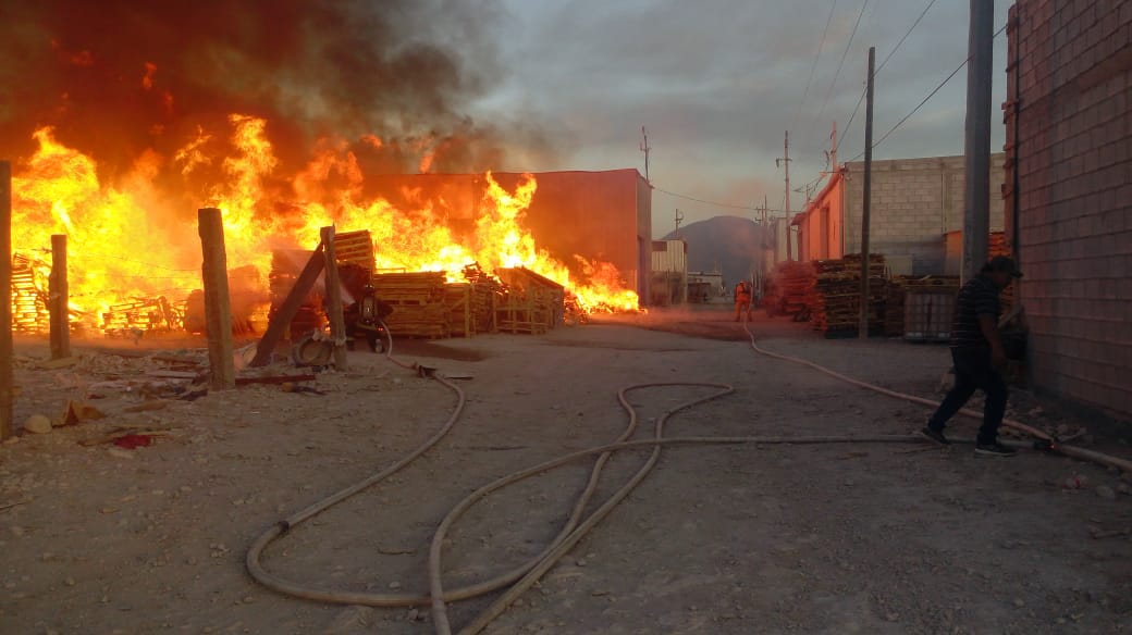 El incendio ocurrió en el Parque Industrial Santa María.