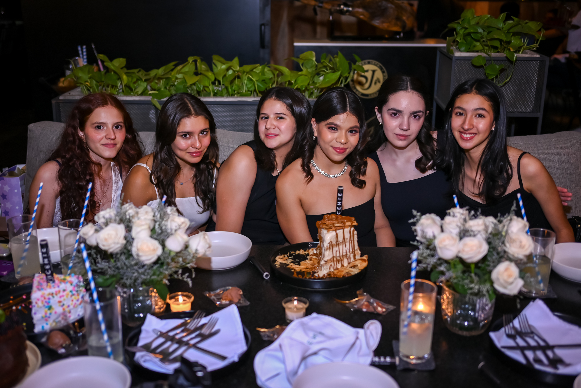 Ana Almaraz, Daniela del Villar, Sofi Castro, la festejada Melissa Cuevas, Ana Sofía y Silvana Torres (EL SIGLO DE TORREÓN/EDDIE RUIZ)