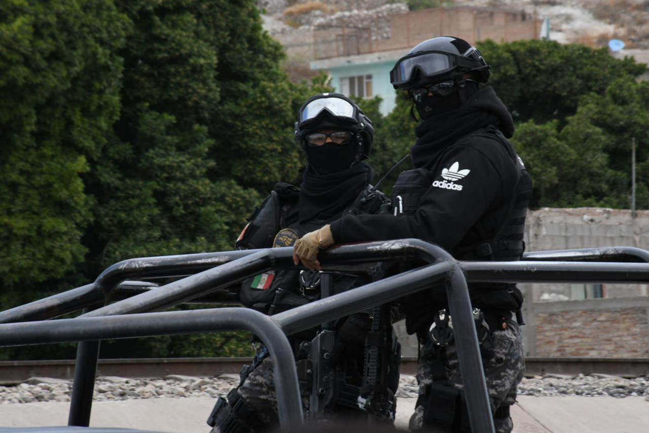 Se dio a conocer que fueron asegurados al menos tres vehículos de lujo. (ARCHIVO)