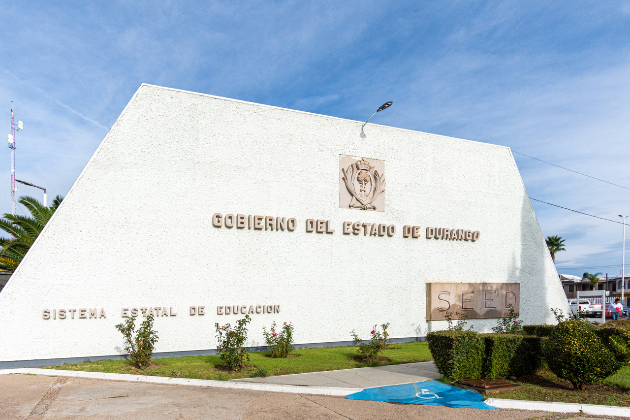 La Secretaría de Educación del estado de Durango dice que las cuotas son voluntarias y que no se debe condicionar la documentación.