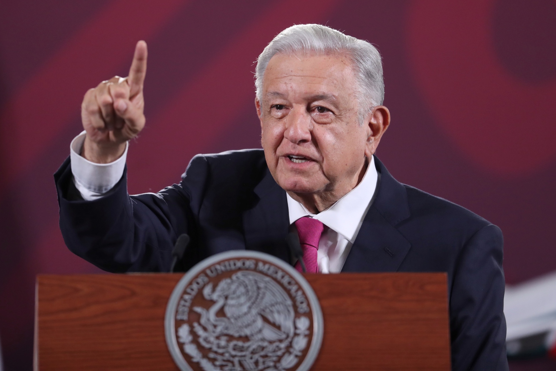 López Obrador pidió además que se mostraran las láminas en las cuales están sus expresiones hacia Xóchitl Gálvez. (EFE)