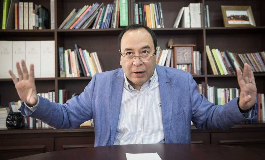 Ciro Murayama explica que el INE sí puede sancionar a Ricardo Salinas