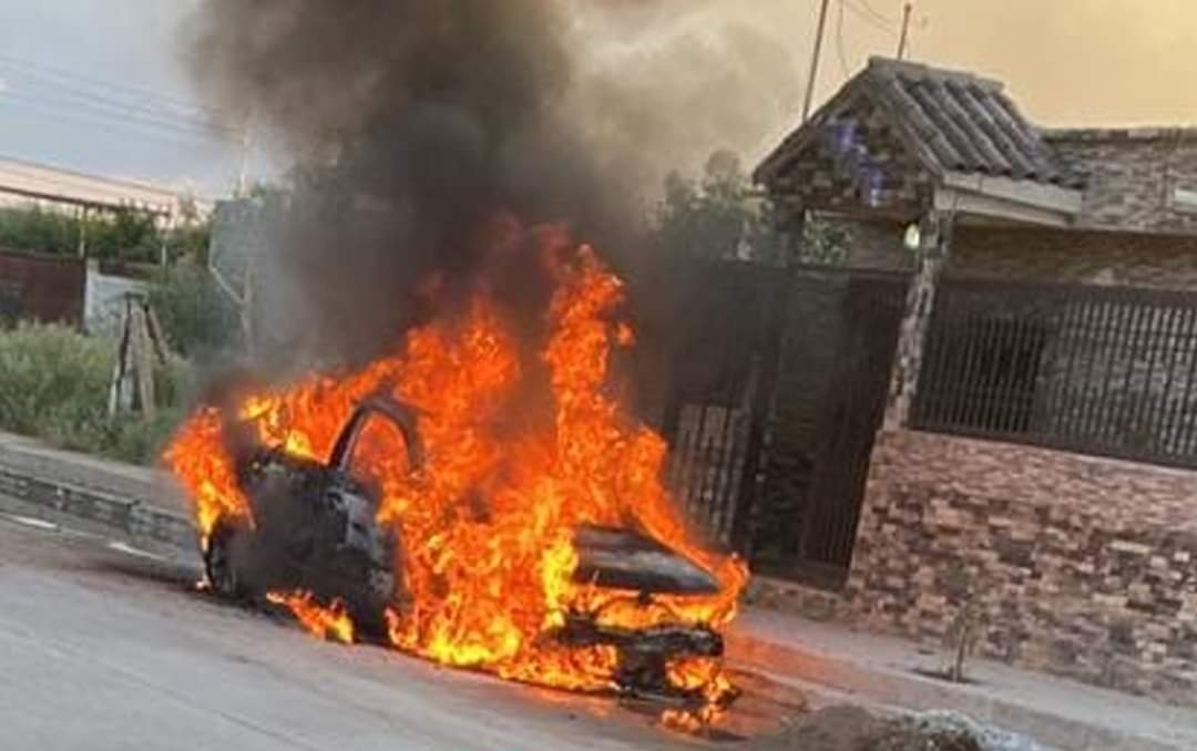 Las autoridades no reportaron personas lesionadas o intoxicadas, pero si la pérdida total del auto. (EL SIGLO DE TORREÓN)