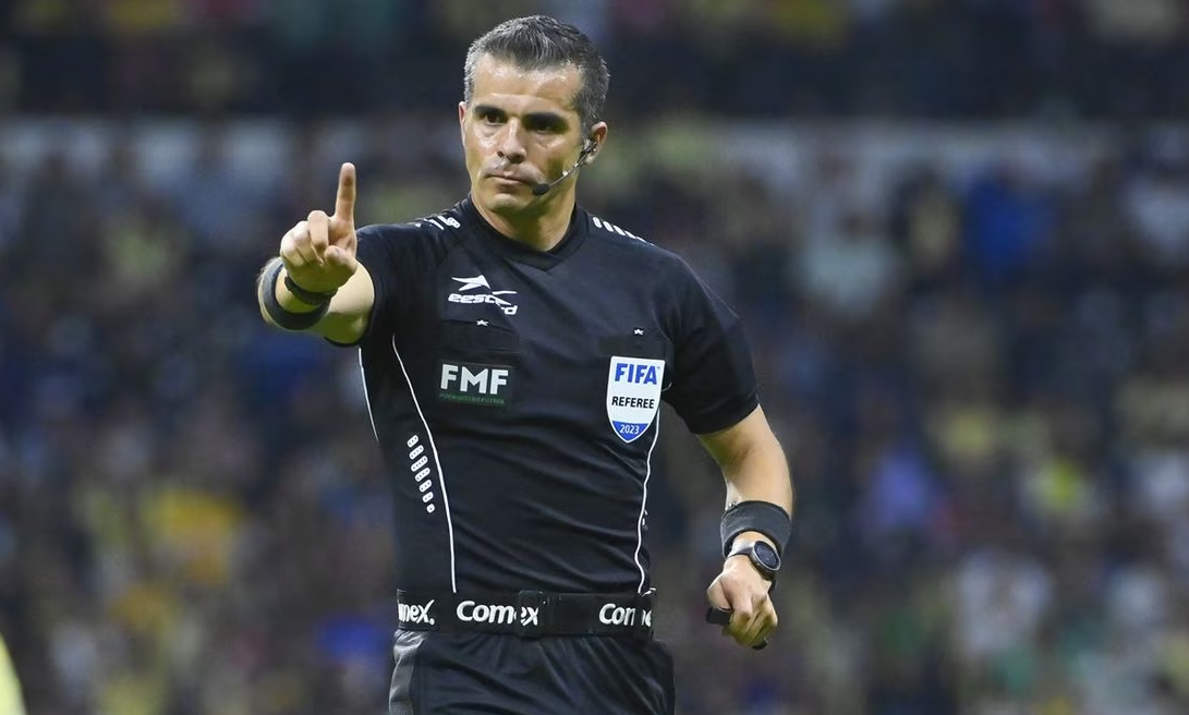 Arbitro reaparecerá en la Liga MX tras aquel rodillazo que le dio a un jugador