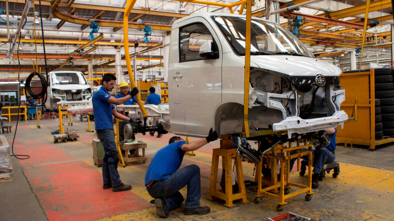 Amagan con huelga en sector automotriz de Estados Unidos; preocupa a industriales laguneros. (ARCHIVO)