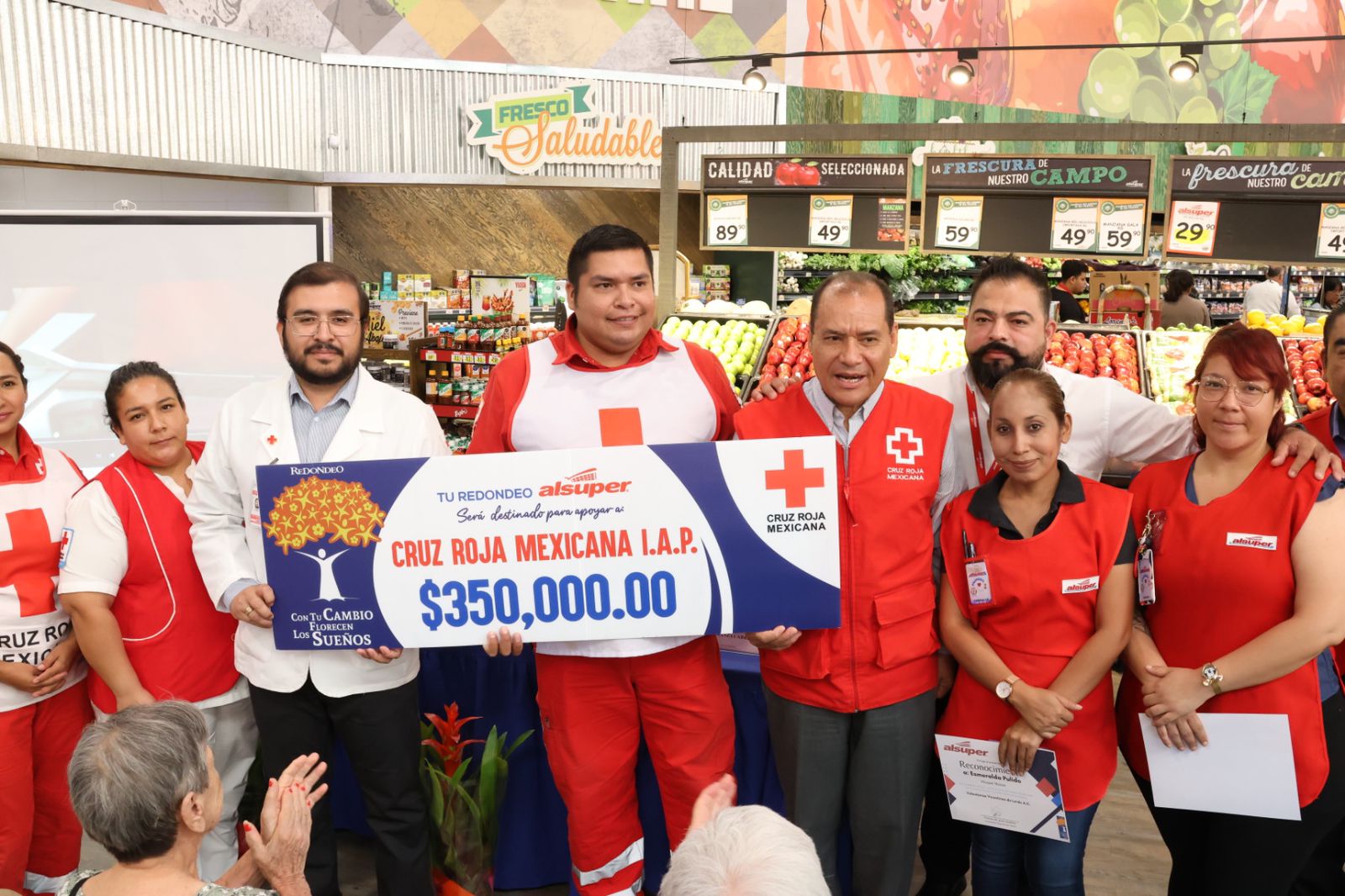 La delegación de la Cruz Roja recibió recursos por el orden de los 350 mil pesos. (Foto: VAYRON INFANTE / EL SIGLO DE TORREÓN)