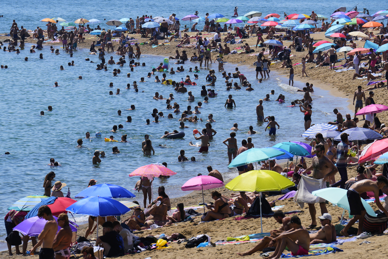 Los colaboradores que pasan a ser parte de una organización, además de percibir un sueldo, también tienen derecho a otros beneficios como el aguinaldo o las vacaciones. (ARCHIVO)