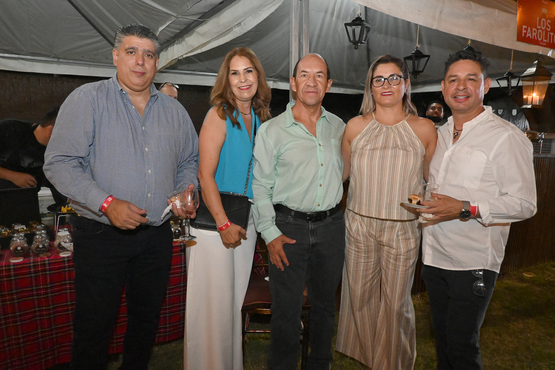-Antonio Moncayo, Nuria, Luis Cervantes, Angie y Óscar Fonseca. El Siglo de Torreón 