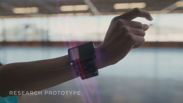 Este tipo de dispositivos puede beneficiar a personas con pérdida auditiva y especialistas como cirujanos, pilotos y soldados que están inundados de información visual y auditiva. (Cortesía: Facebook Reality Labs)