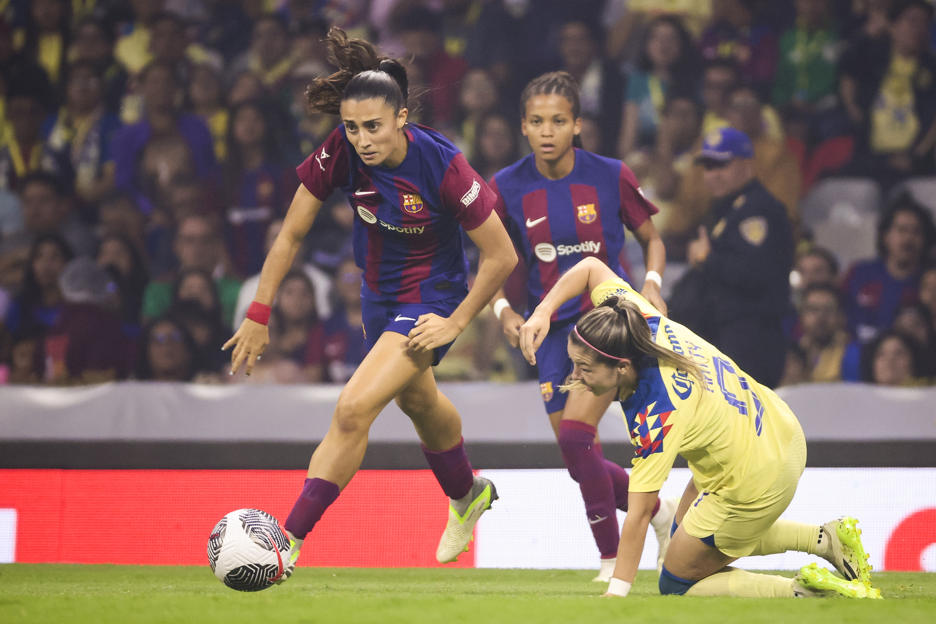 América Femenil juega bien, pero Barcelona las vence con dos goles en el estadio Azteca