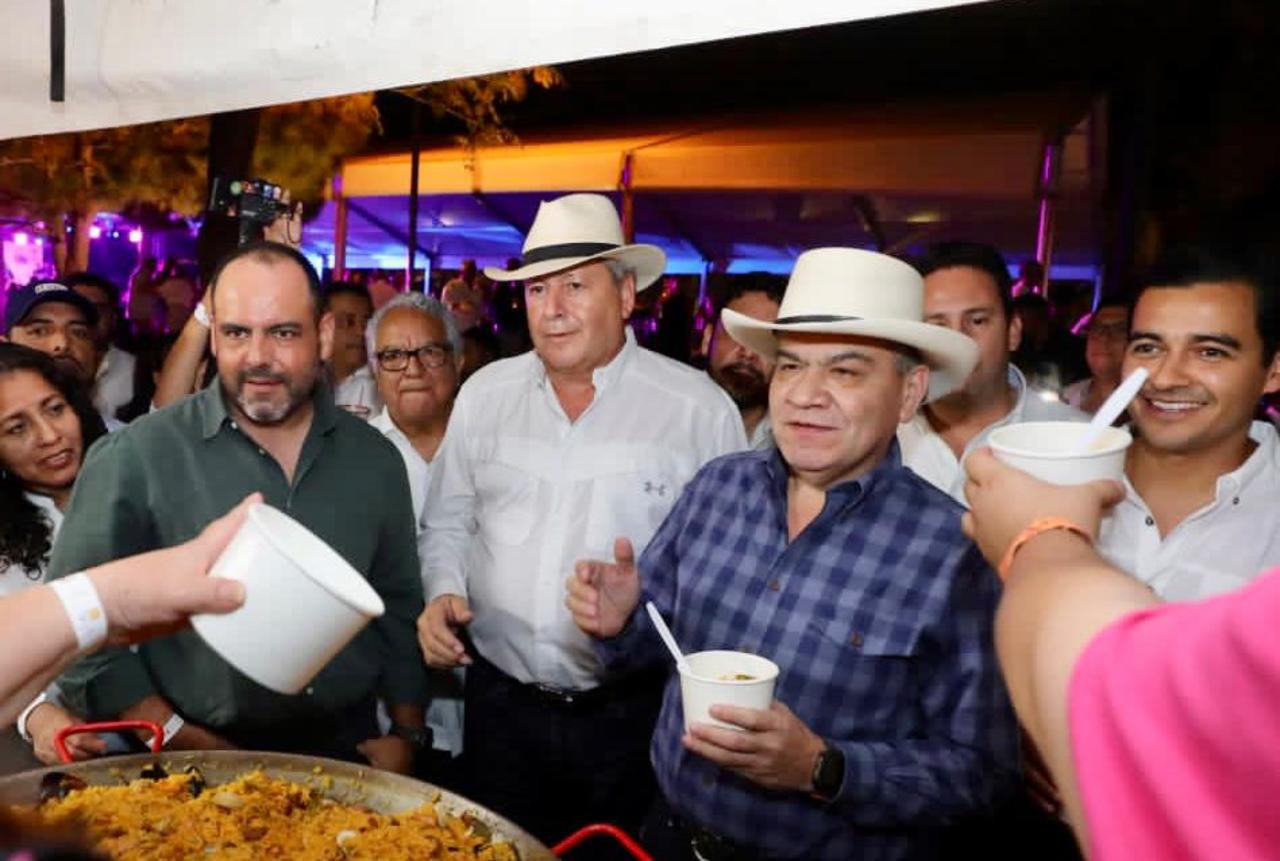 El Festival de la Paella se realizó en las instalaciones de la Universidad La Salle Saltillo y asistieron alrededor de 3 mil comensales.