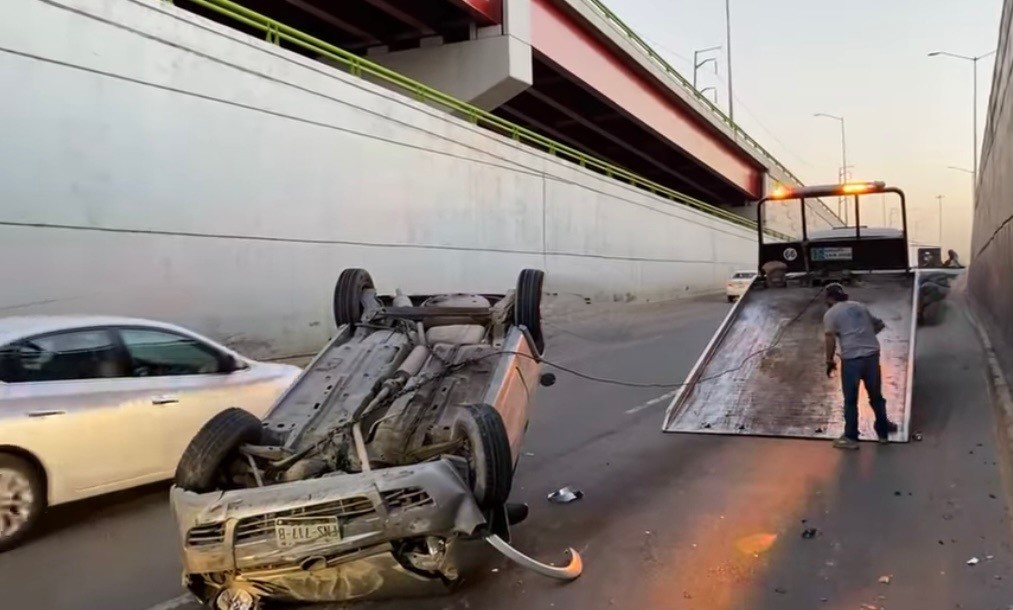 Vuelca su auto tras conducir a exceso de velocidad en Saltillo