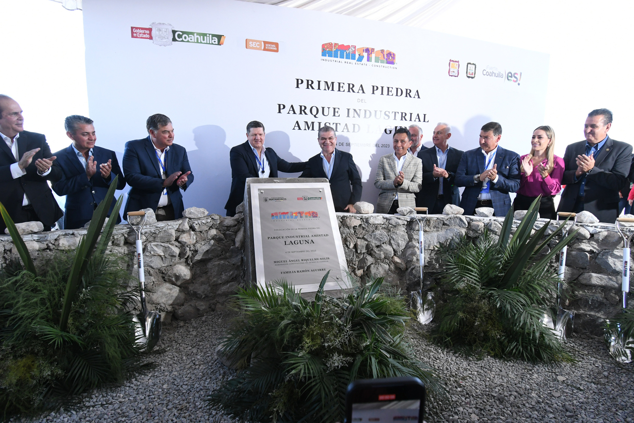 Colocan primera piedra del parque industrial Amistad; inversión será de 80 millones de dólares. (FERNANDO COMPEÁN / EL SIGLO DE TORREÓN)