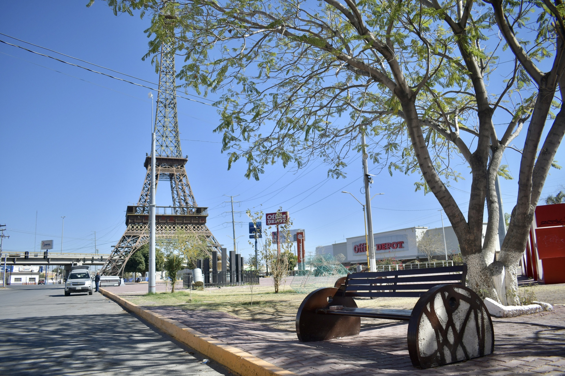 La proyección es que en diciembre se cuente con el carrusel ya instalado, así como cuatro food trucks y un estacionamiento. (EL SIGLO DE TORREÓN) 