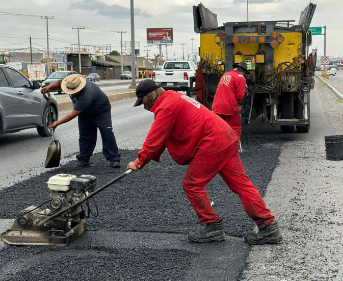 Se lleva una cobertura de 157 mil metros cuadrados de bacheo en Torreón. (CORTESÍA)