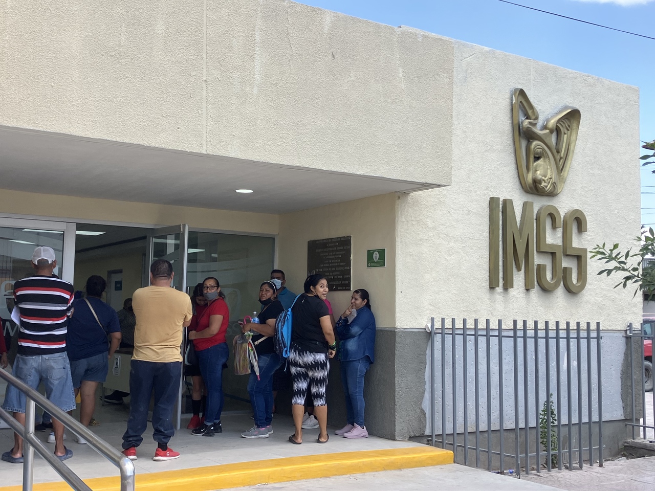 El dirigente de Canaco dijo que son constantes las quejas sobre el servicio que se ofrece en el IMSS. (EL SIGLO DE TORREÓN)