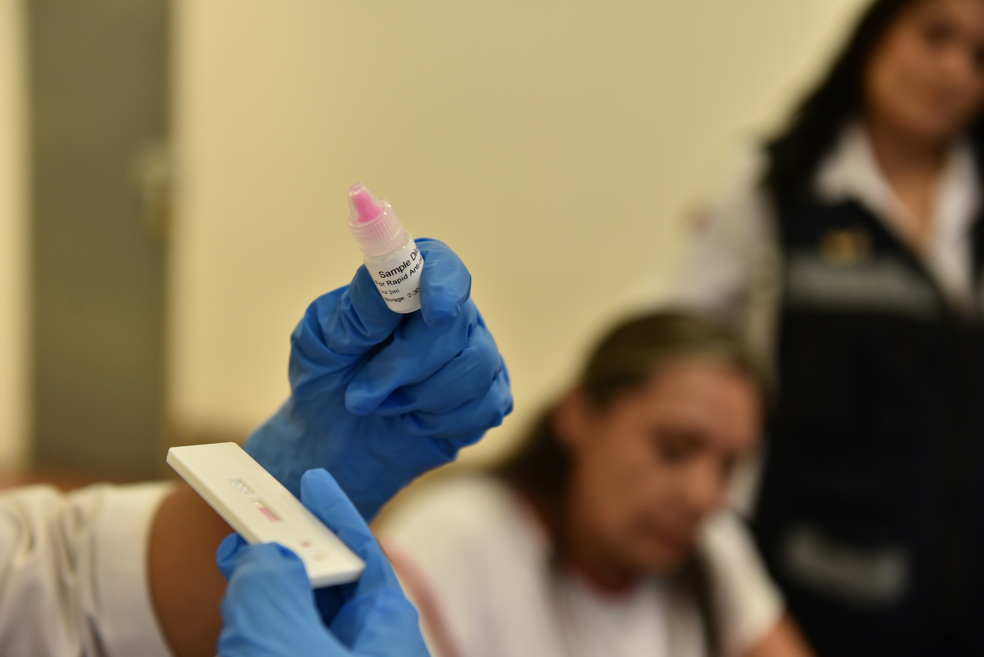 Análisis de sangre llamado prueba de detección de anticuerpos contra el VHC