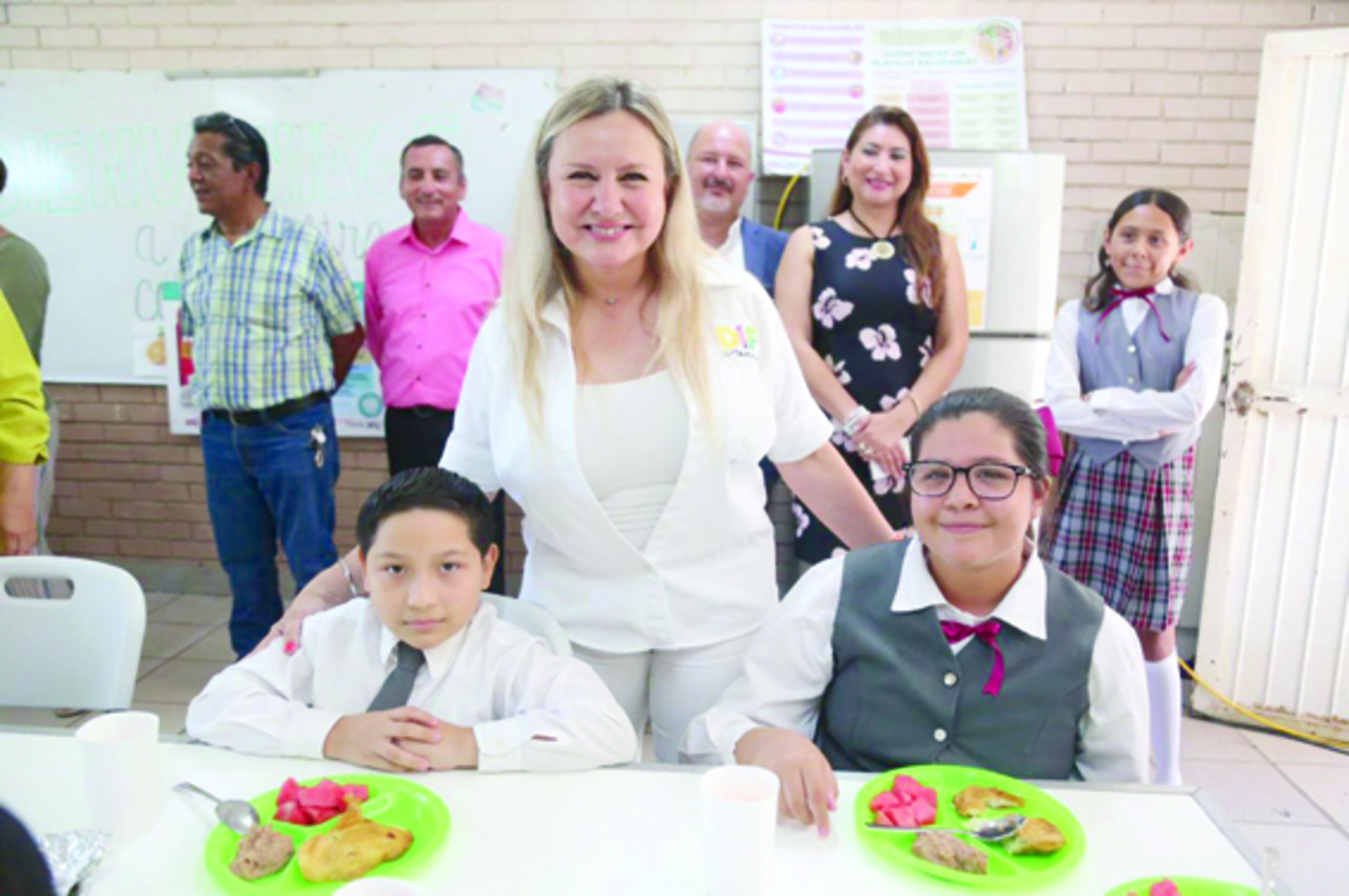 Marcela Gorgón Carrillo entregó equipamiento a siete escuelas de la región Carbonífera y una FortiCocina.