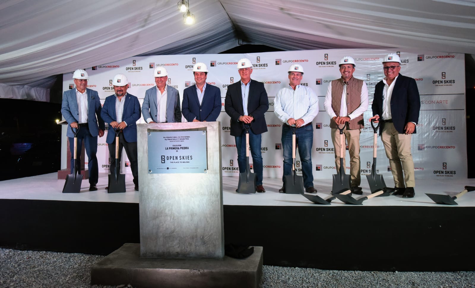 Se colocó ayer jueves la primera piedra del desarrollo habitacional Open Skies, un proyecto inmobiliario del segmento residencial plus en la zona norte de Torreón.