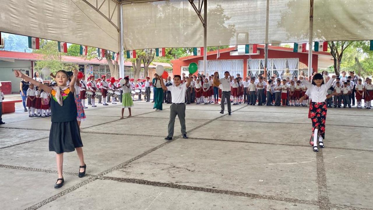 Coloridas fiestas patrias se realizaron el día de ayer en las escuelas de educación básica de La Laguna de Coahuila y Durango.