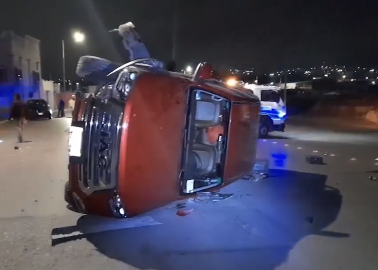 Vuelca en su camioneta etílico conductor en Saltillo
