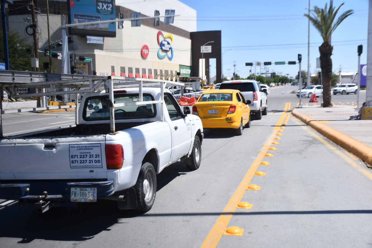 La Dirección de Vialidad y Movilidad Urbana habilitó el tramo de la calzada Ávila Camacho. (FERNANDO COMPEÁN / EL SIGLO DE TORREÓN)