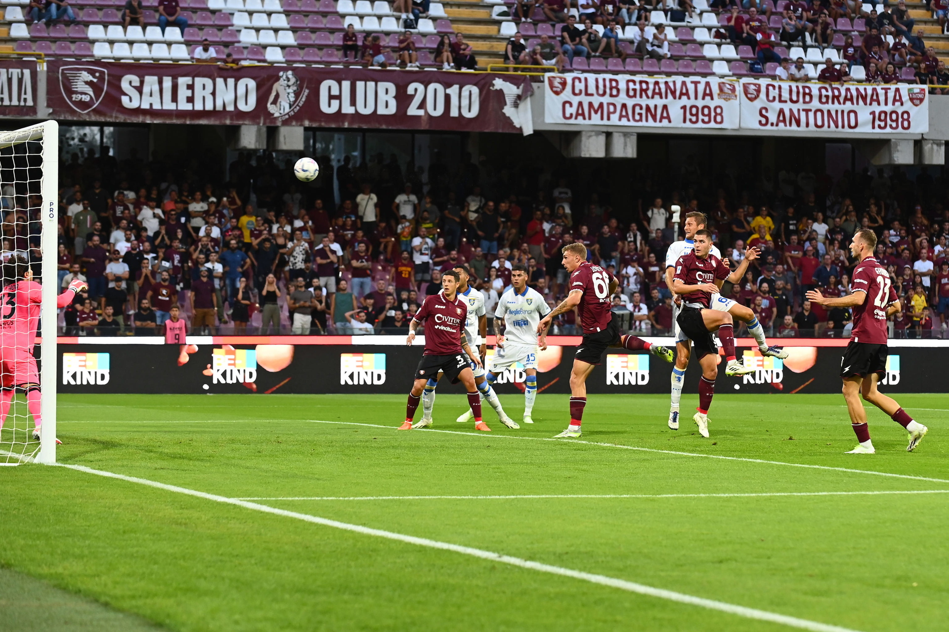 Simone Romagnoli anotó con un cabezazo el primer tanto del partido, Guillermo Ochoa poco pudo hacer (EFE)
