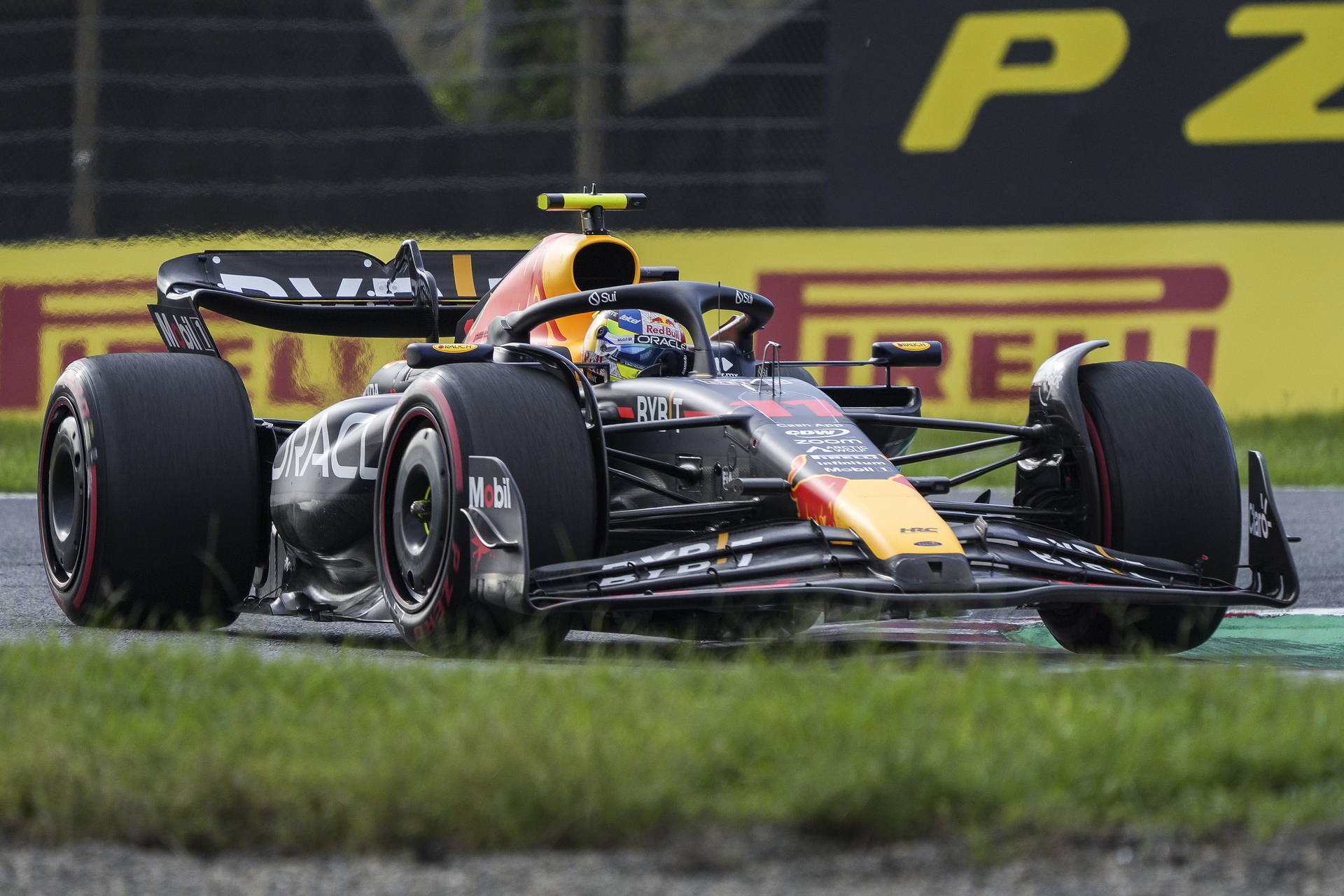 Checo Pérez abandona el Gran Premio de Japón