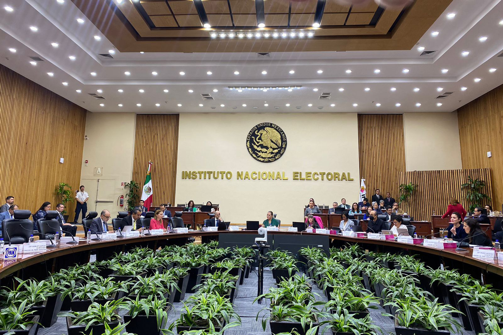 El tope máximo de gastos de campaña para la elección de diputaciones se multiplica por el número de distritos que comprende cada una de las entidades federativas. (ARCHIVO)