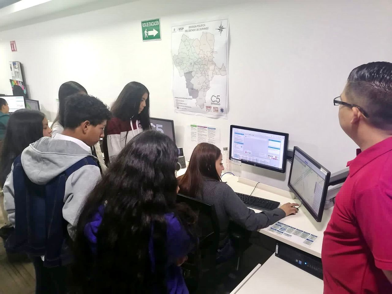 Esto representa un problema, debido a la gran cantidad de llamadas y a veces se satura la línea. (EL SIGLO DE DURANGO)