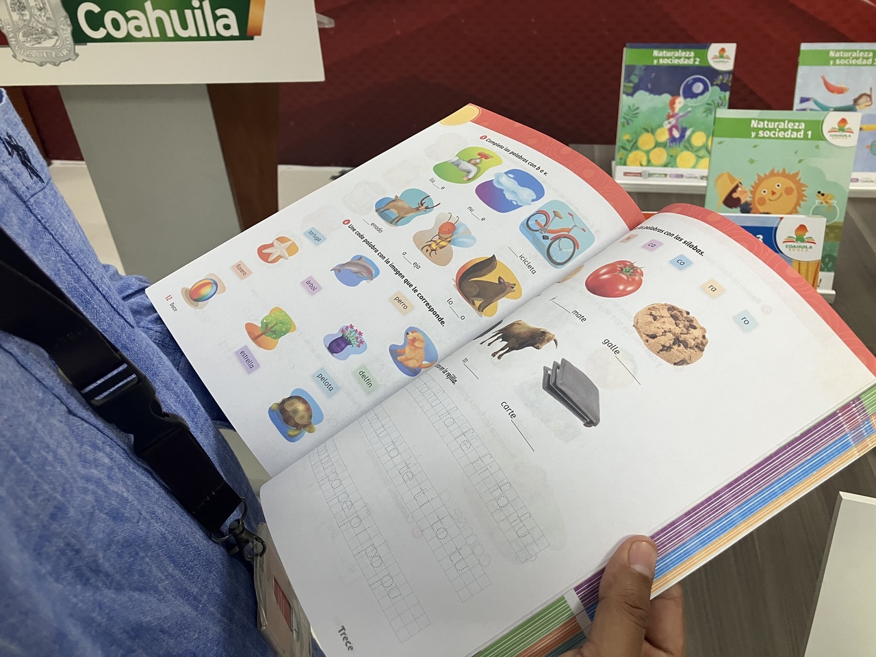 Los libros de 'Coahuila Educa' fueron revisados el viernes pasado por directivos y docentes.