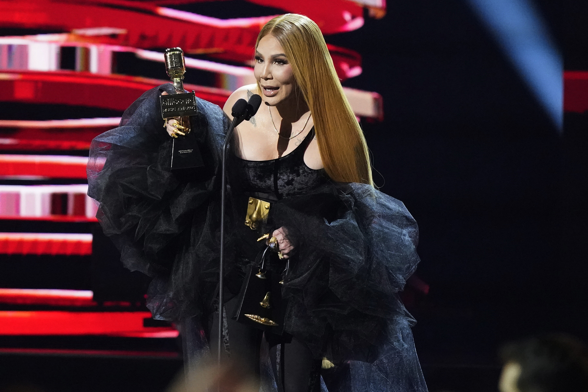 Ivy Queen recibe el Premio Ícono en los Premios Billboard de la Música Latina el jueves 5 de octubre de 2023, en Coral Gables, Florida. (Foto AP/Marta Lavandier)



