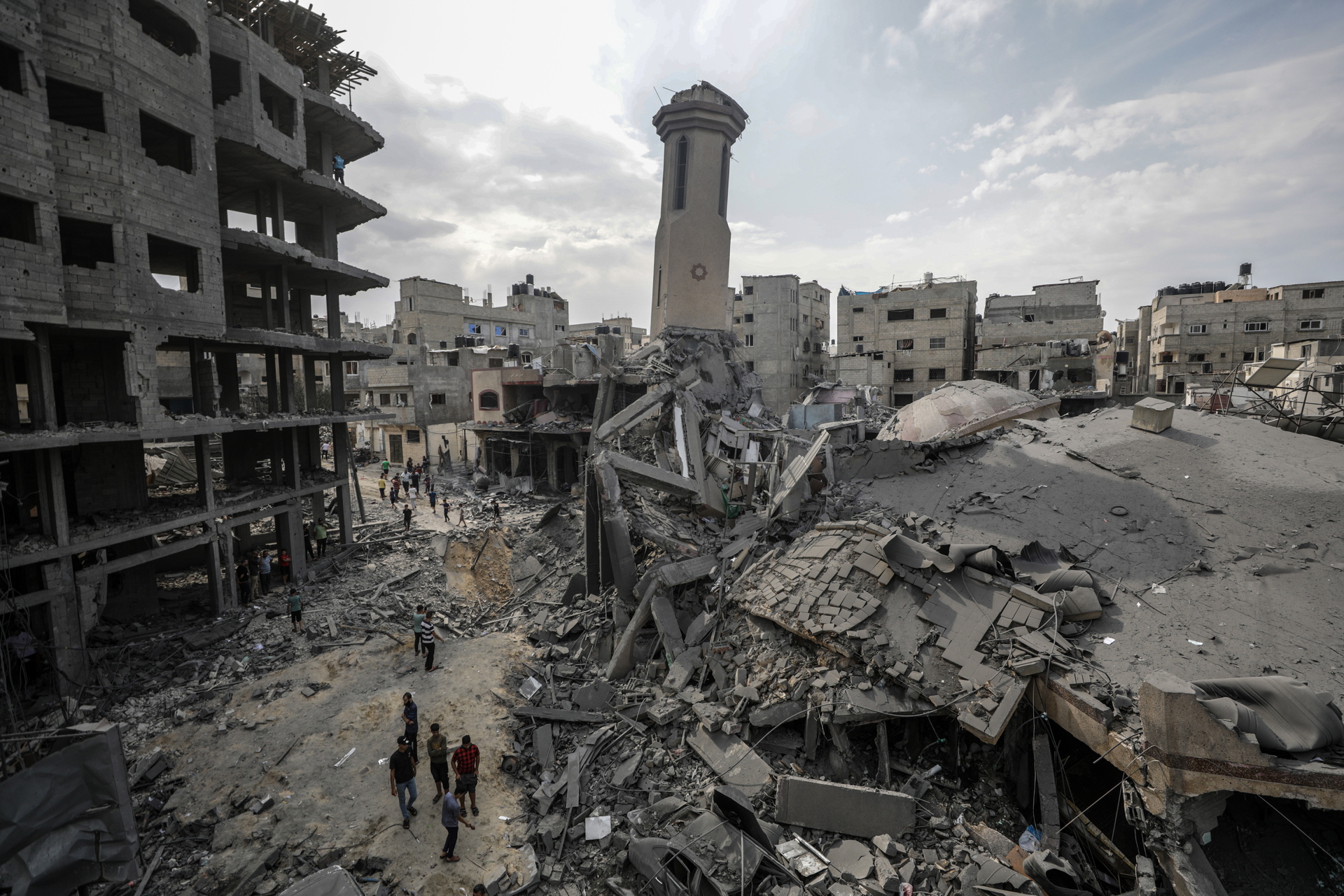 Se estima que en Israel residen aproximadamente 5,000 ciudadanos mexicanos, con 2 en la Franja de Gaza y 35 en Cisjordania.