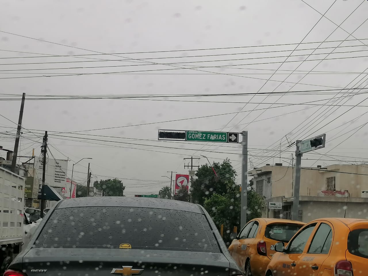 Se recomienda a la ciudadanía transitar con precaución ante fallas o apagones en semáforos de Torreón.