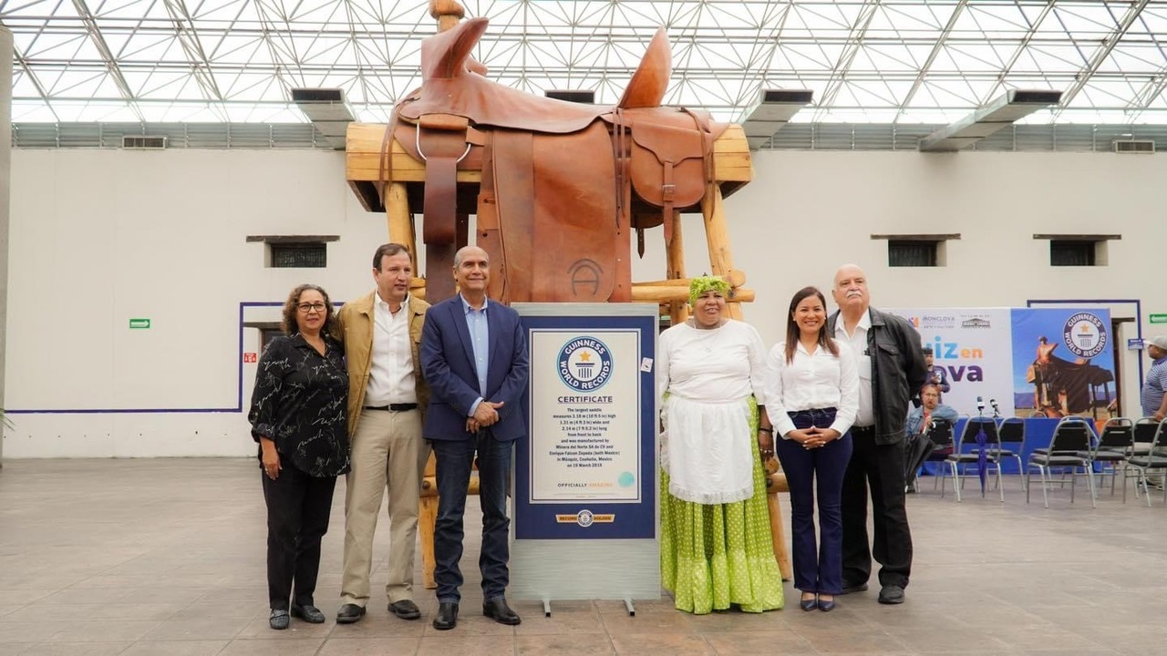 Como parte del evento se incluirá la presentación de la silla, una montura hecha en piel que tiene 10 veces el tamaño de una normal. (EL SIGLO DE TORREÓN)