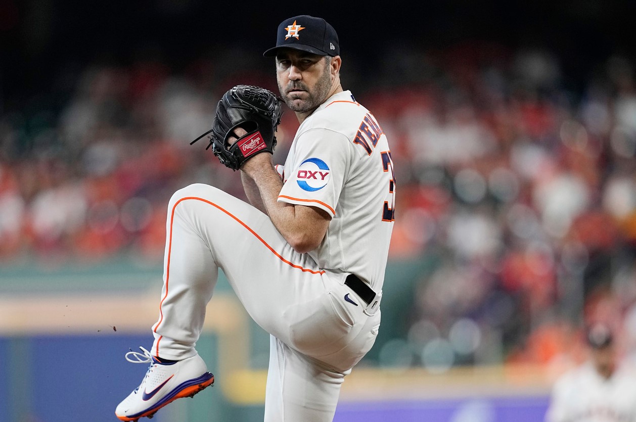 El estelar Justin Verlander abrirá hoy por Astros ante Rangers.