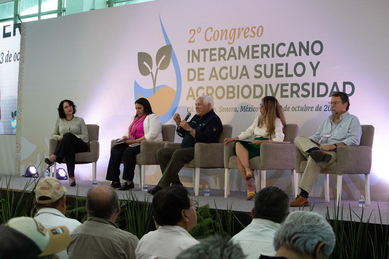 Ernesto Cifuentes Ibarra dio a conocer la plataforma que combate la sequía a través de sistemas de riego a gran escala. (CORTESÍA)