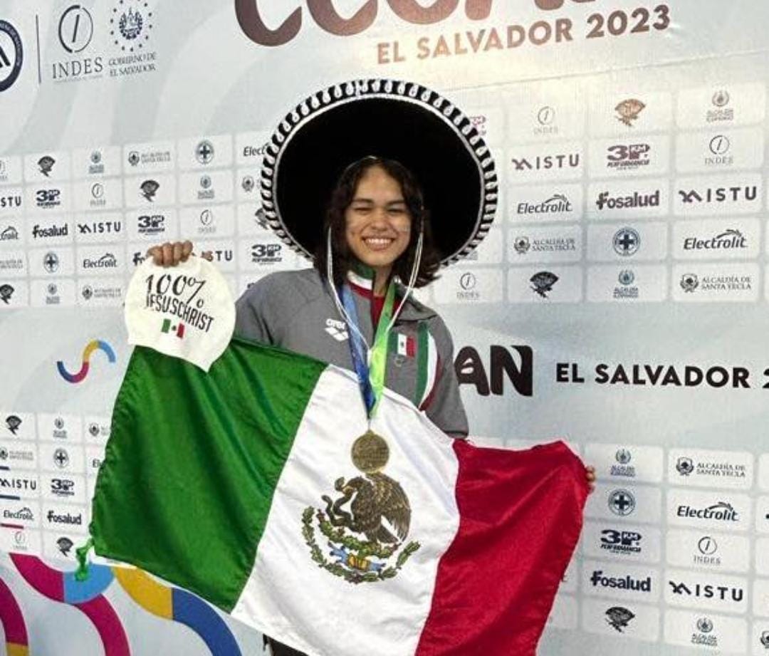 Andrea Santos representó a México en los pasados Juegos Centroamericanos y del Caribe en El Salvador, donde ganó medallas. (Especial)
