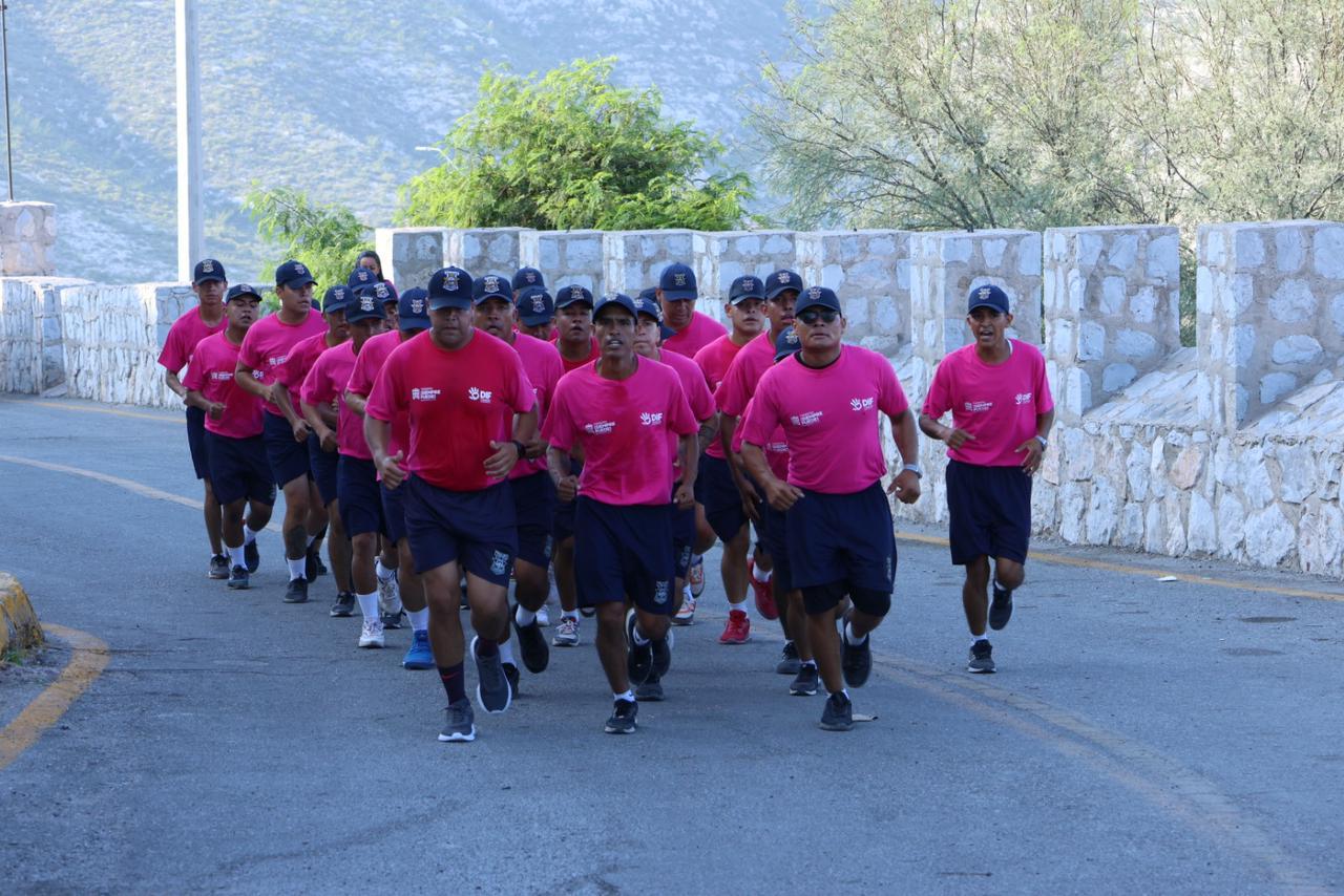 Recorren 7 kilómetros por las calles del centro de Torreón para crear consciencia sobre el cáncer. (EL SIGLO DE TORREÓN)