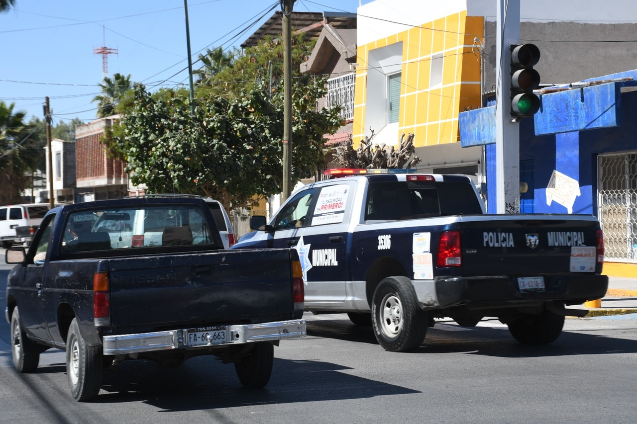 En su escape, joven que robó camioneta es detenido por agentes municipales de Torreón.