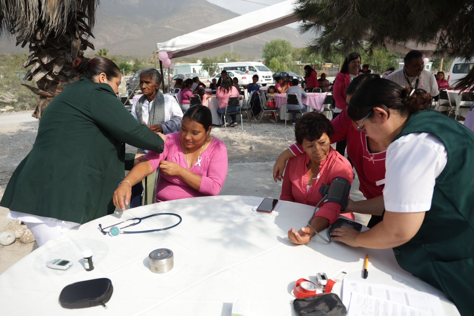 Las agrupaciones civiles sumaron esfuerzos para atender, de manera gratuita, a población infantil, jóvenes, adultos y personas de la tercera edad. (CORTESÍA)