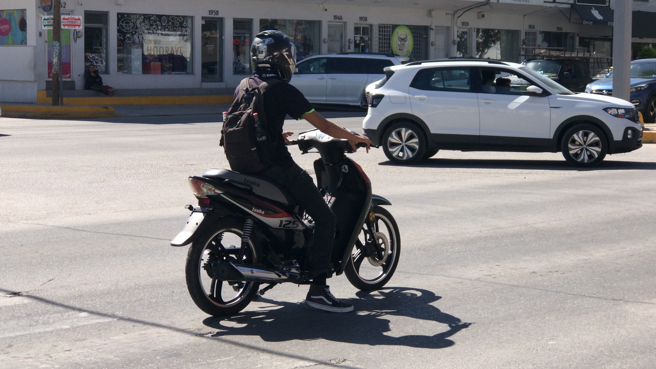 En lo que va de 2023 se han acumulado 927 multas a motociclistas por circular sin licencia. (EL SIGLO DE TORREÓN)