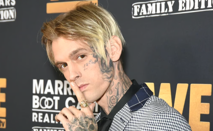 Hijo de Aaron Carter demandará a los doctores del cantante por negligencia