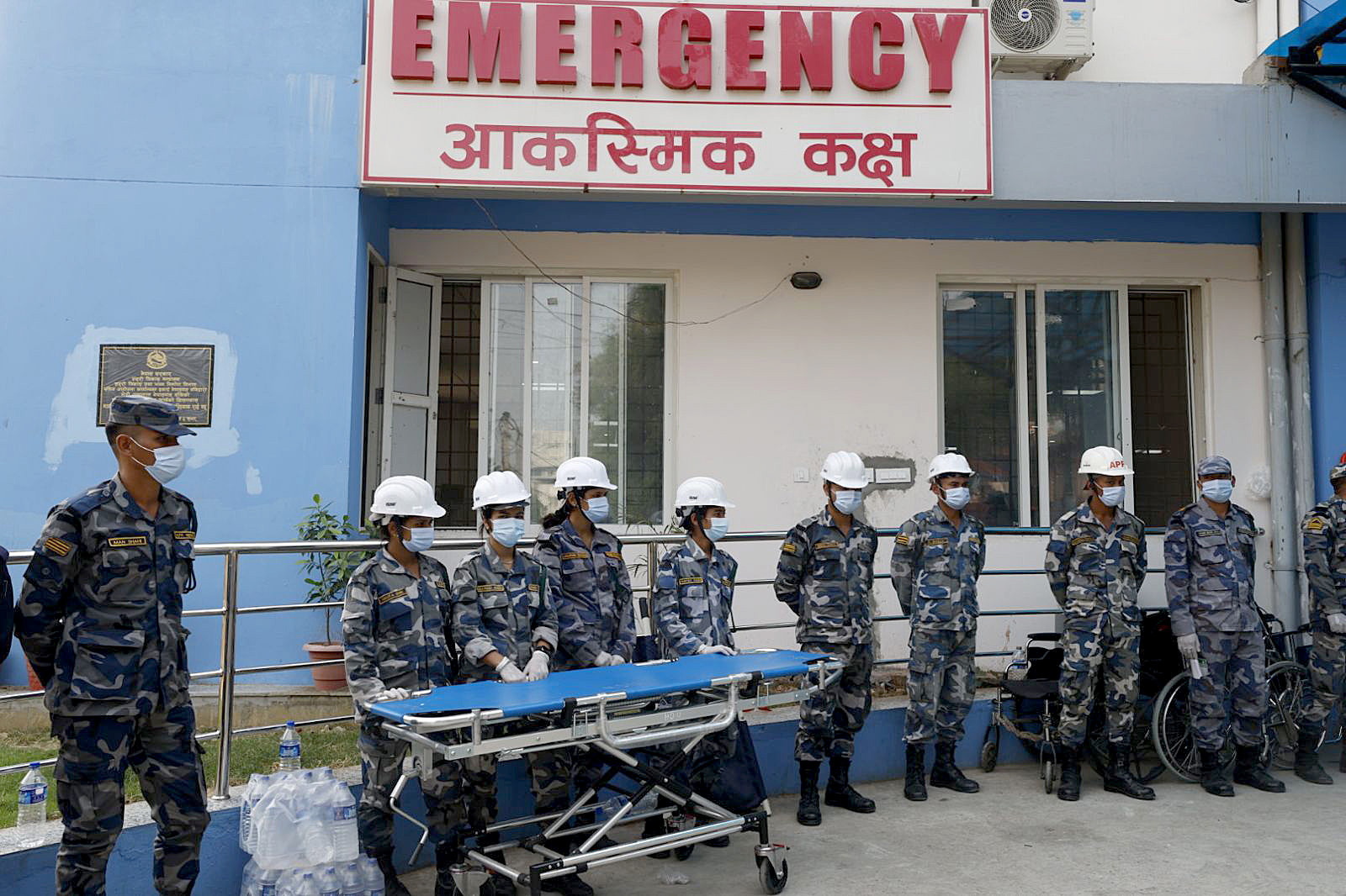Se eleva a 157 los muertos en el terremoto de magnitud 6.4 en Nepal